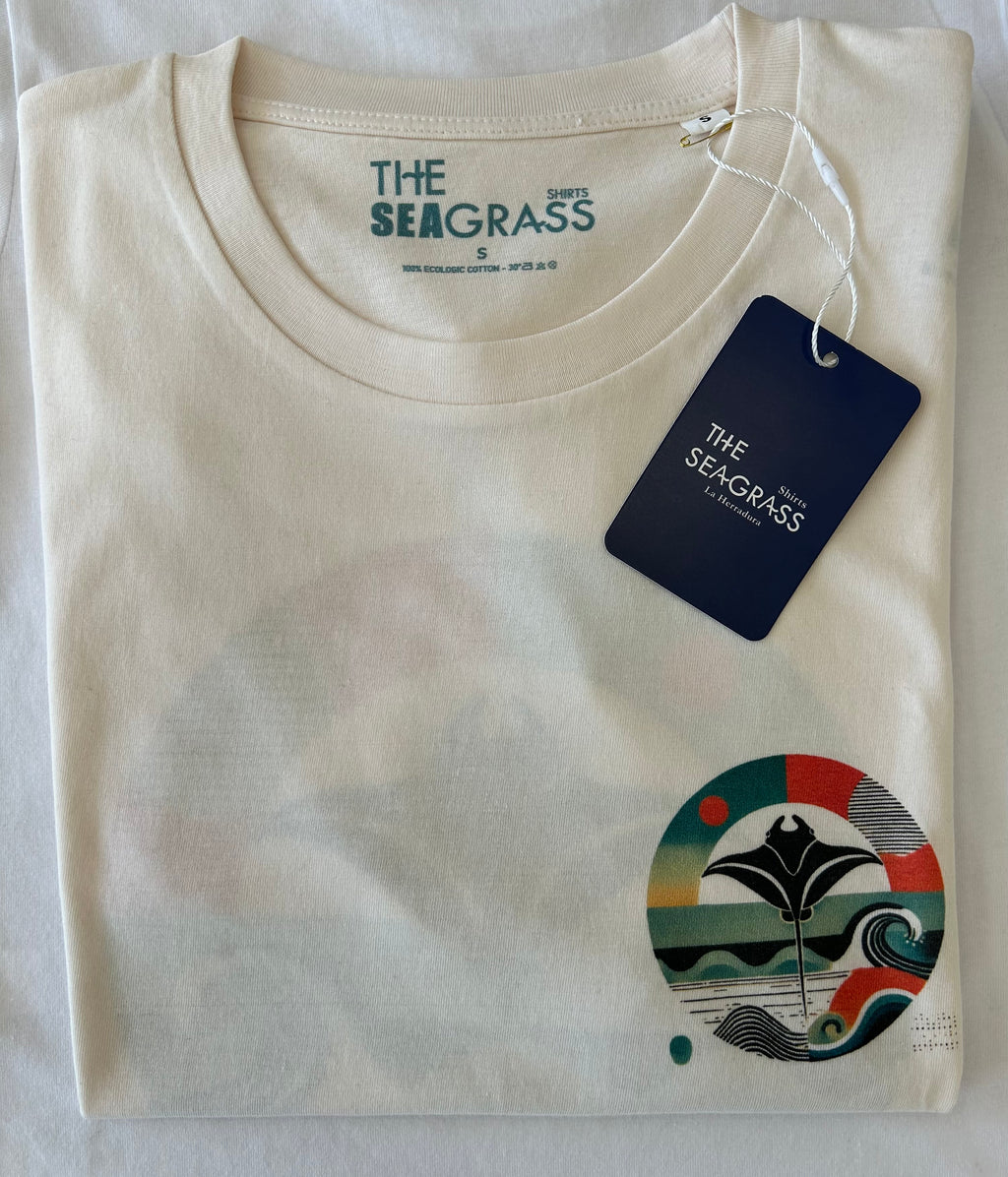 Detalle de etiqueta de la camiseta RAYA The Seagrass