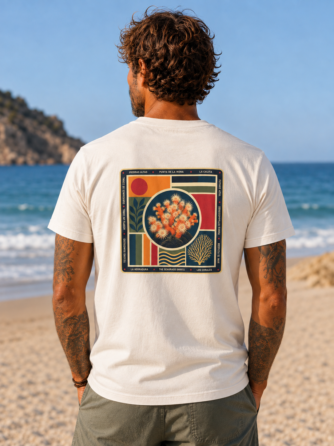 Camiseta CORAL – diseño trasero en modelo hombre
