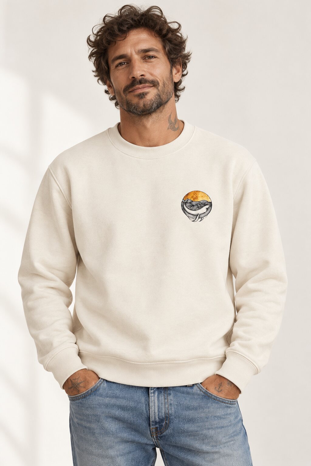 Modelo con sudadera Ballena Art Vintage vista frontal